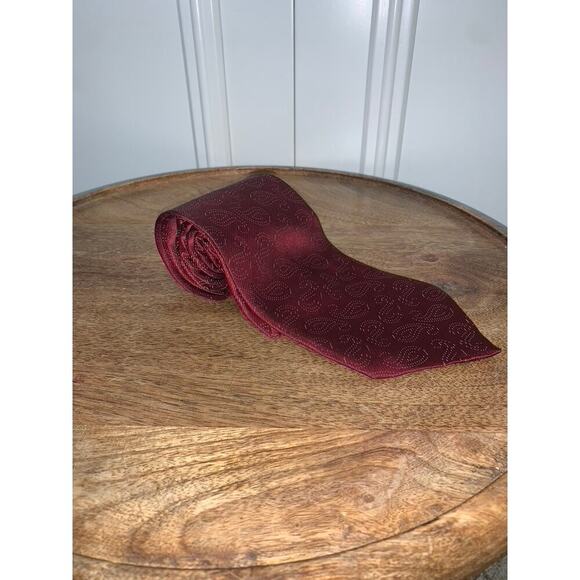 Perry‎ Ellis Portfolio Men's Red Paisley Silk Tie Classic Width Necktie - Picture 1 of 4